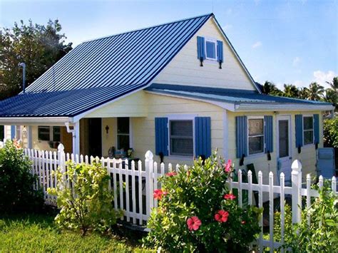 ocean blue metal roof on yellow house|best color for yellow roof.